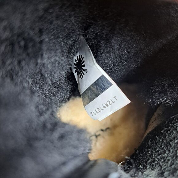 UGG Fluff Punk Zip Boot Sheepskin Women's Sz 5 Black Vibram Bottoms (VGC) - Picture 10 of 10